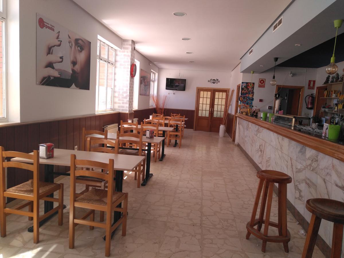 Hostal El Tropezon Matallana de Valmadrigal エクステリア 写真